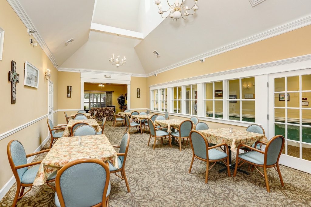 Country Cottage Lawrenceburg - Dining Room