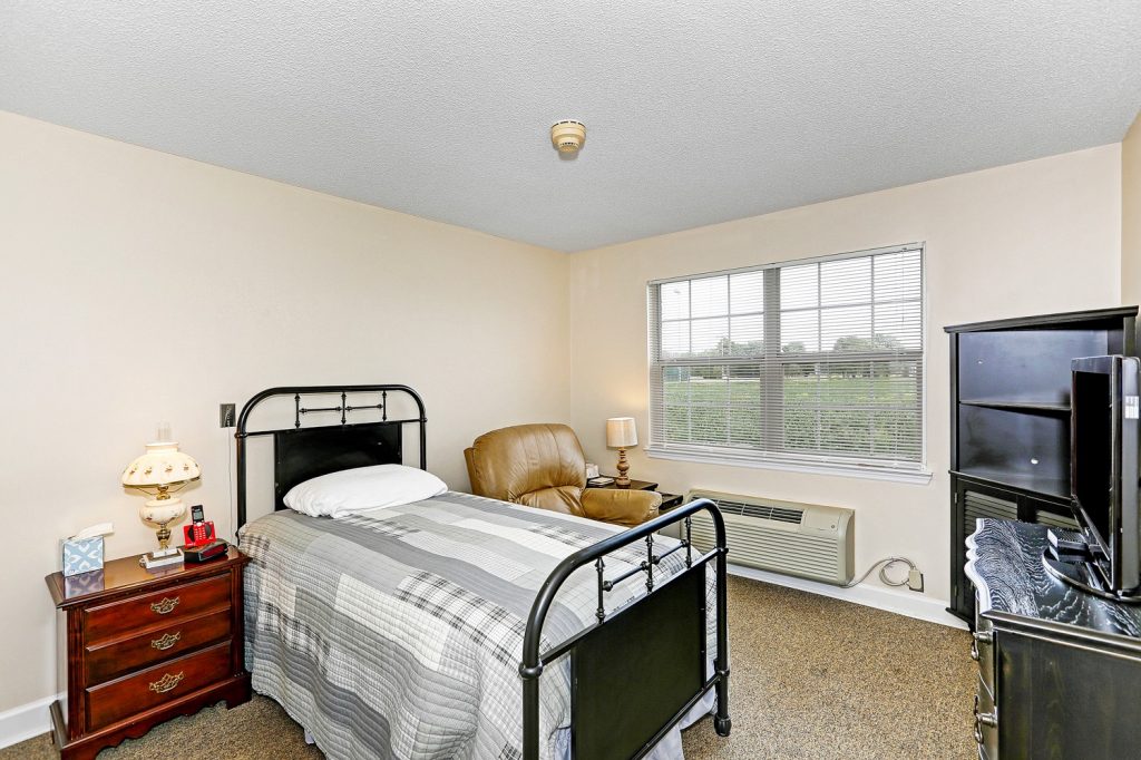 Country Cottage Lawrenceburg - Resident bedroom