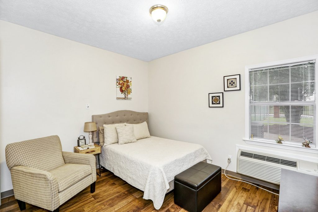 Country Cottage Montgomery - resident bedroom
