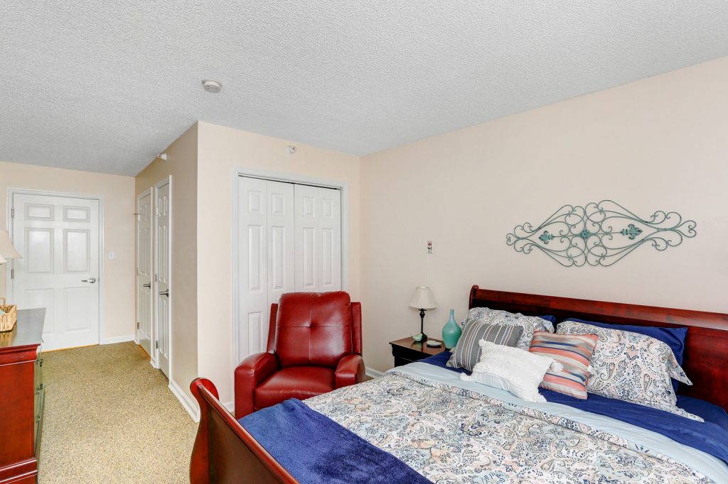 Country Cottage Russellville - Resident Bedroom