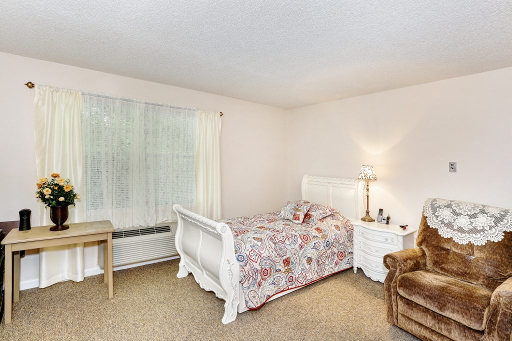 Country Cottage Russellville - Resident Bedroom
